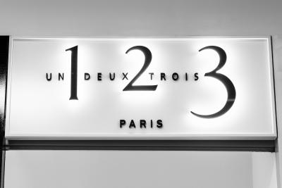 Logo de l'enseigne 1 2 3 (un deux trois)